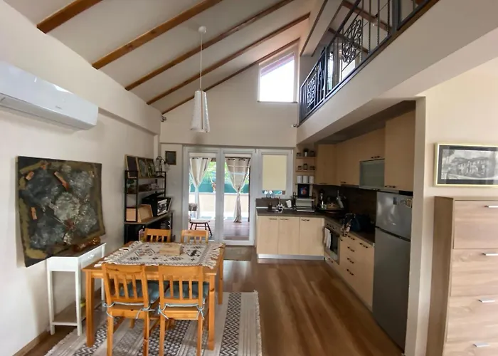 Romantic Mountain 10km To Downtown